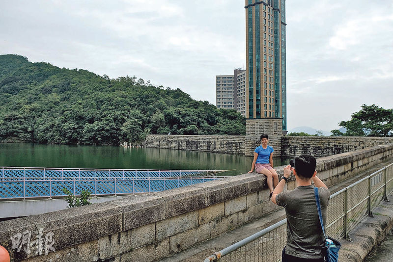 Talk of the town : Water supplies in Hong Kong